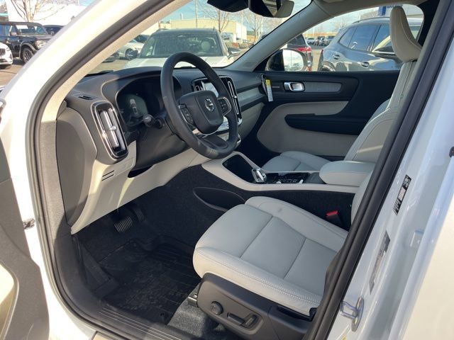 New 2026 Volvo XC40 B5 Ultra w/ Climate Package AWD/4WD image 9