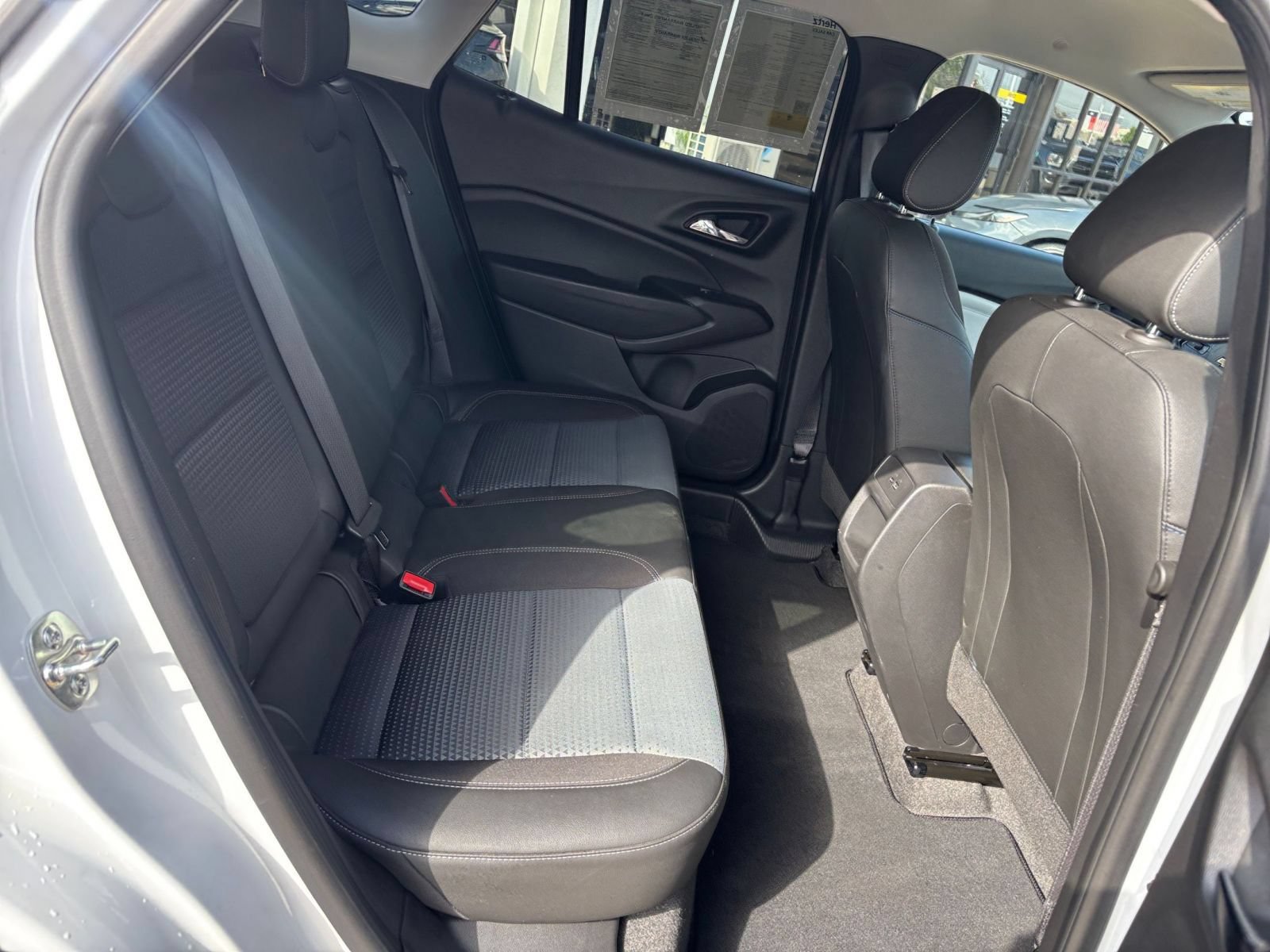 Used 2025 Chevrolet Trax LT FWD image 24