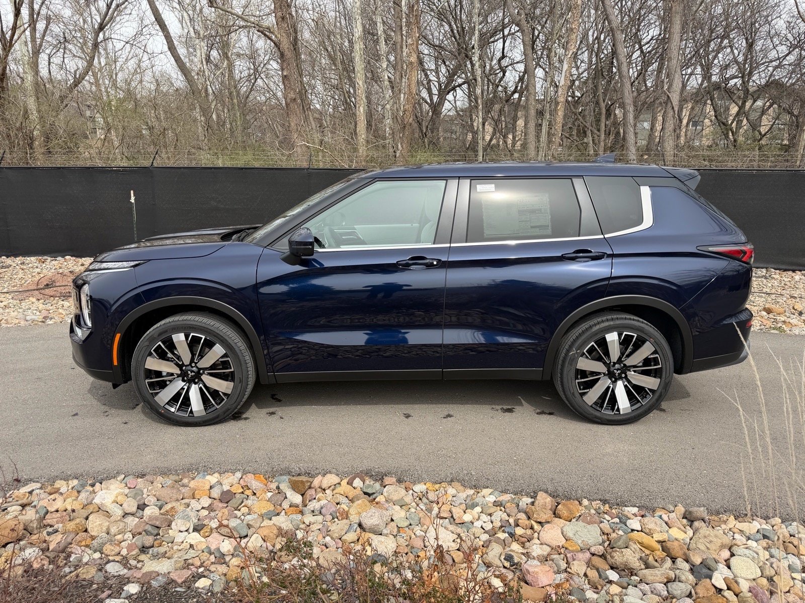 New 2026 Mitsubishi Outlander SE AWD/4WD image 2