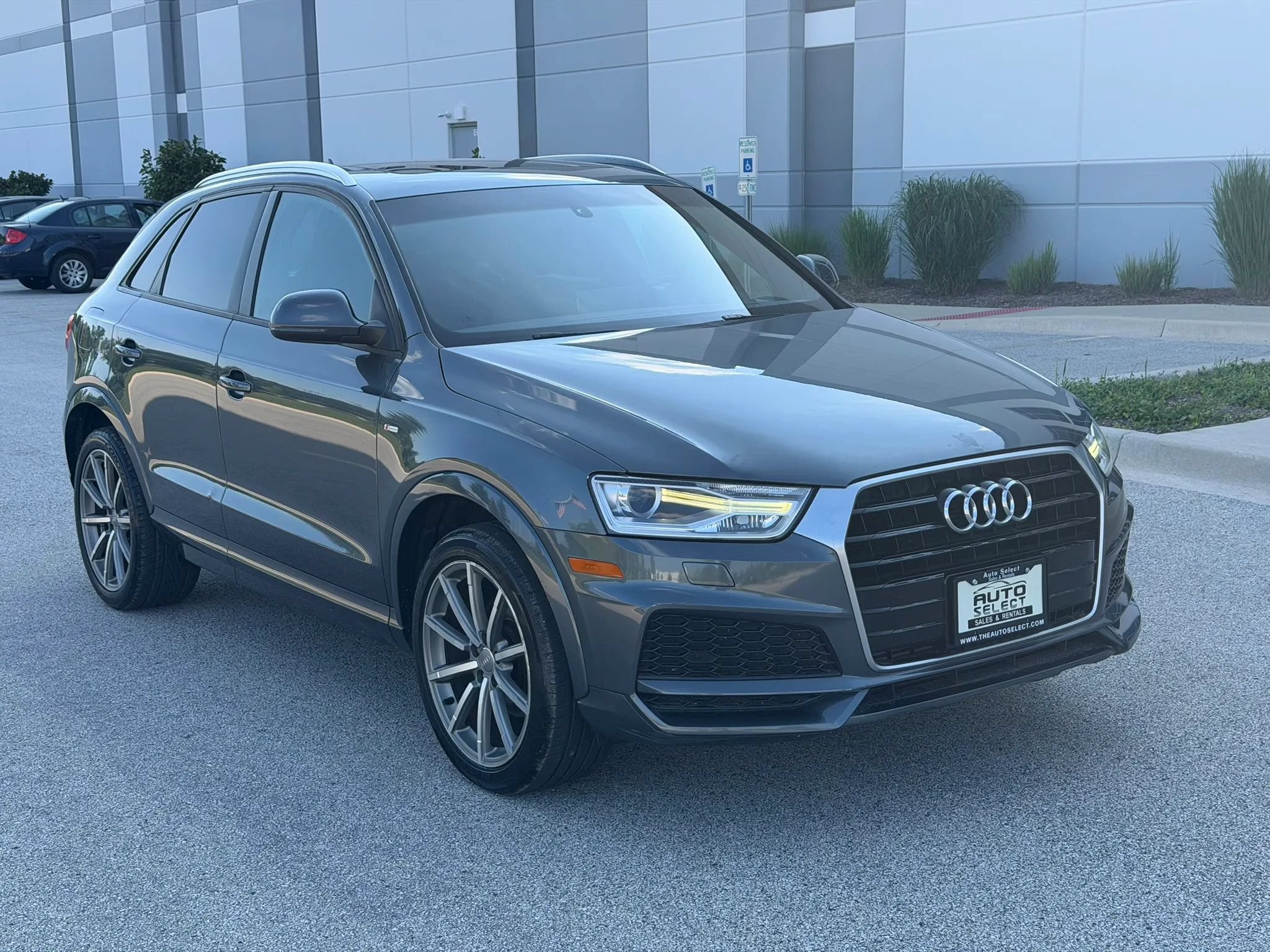 Used 2018 Audi Q3 2.0T Premium FWD image 3