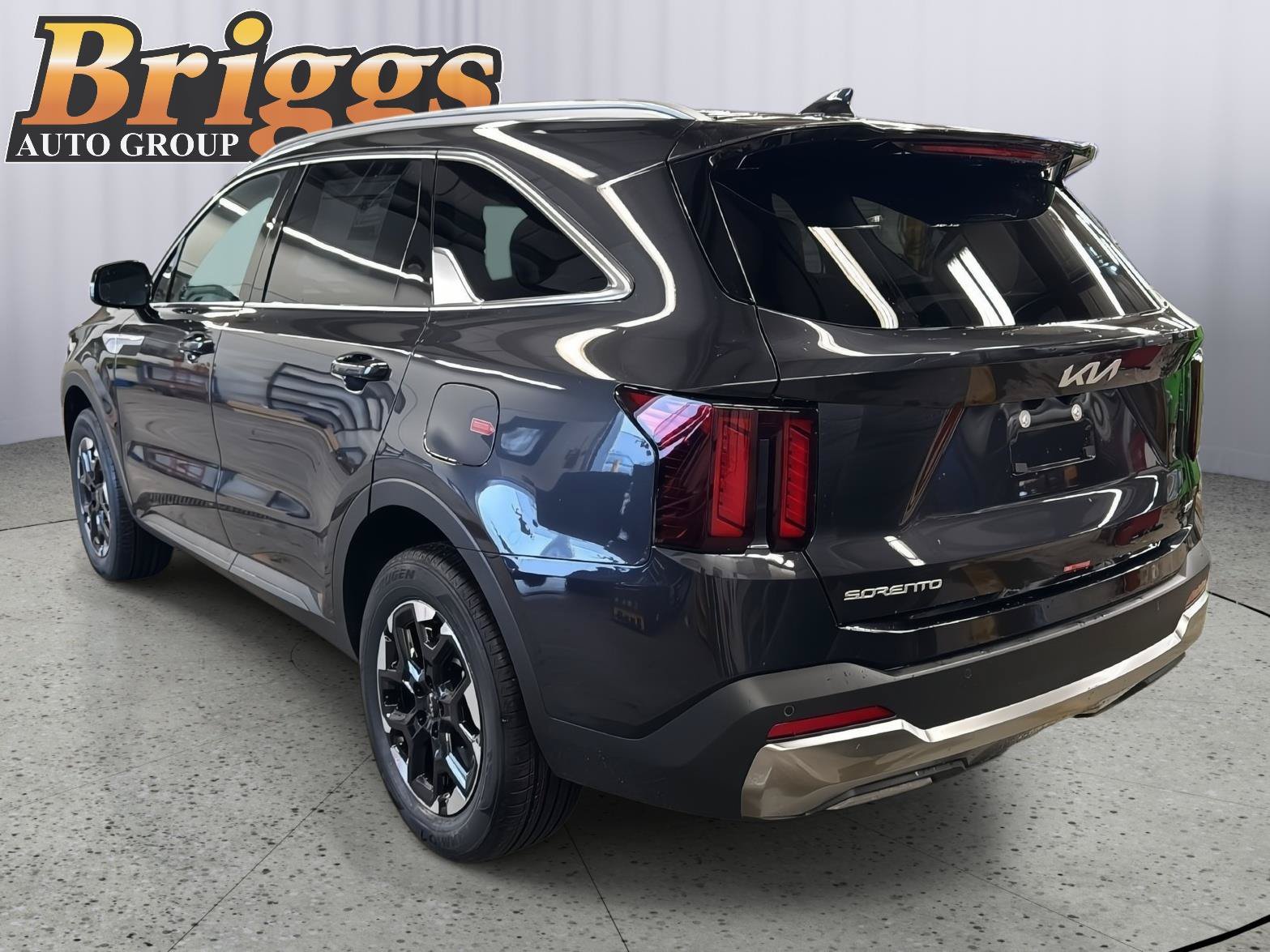 Used 2025 Kia Sorento S AWD/4WD image 4