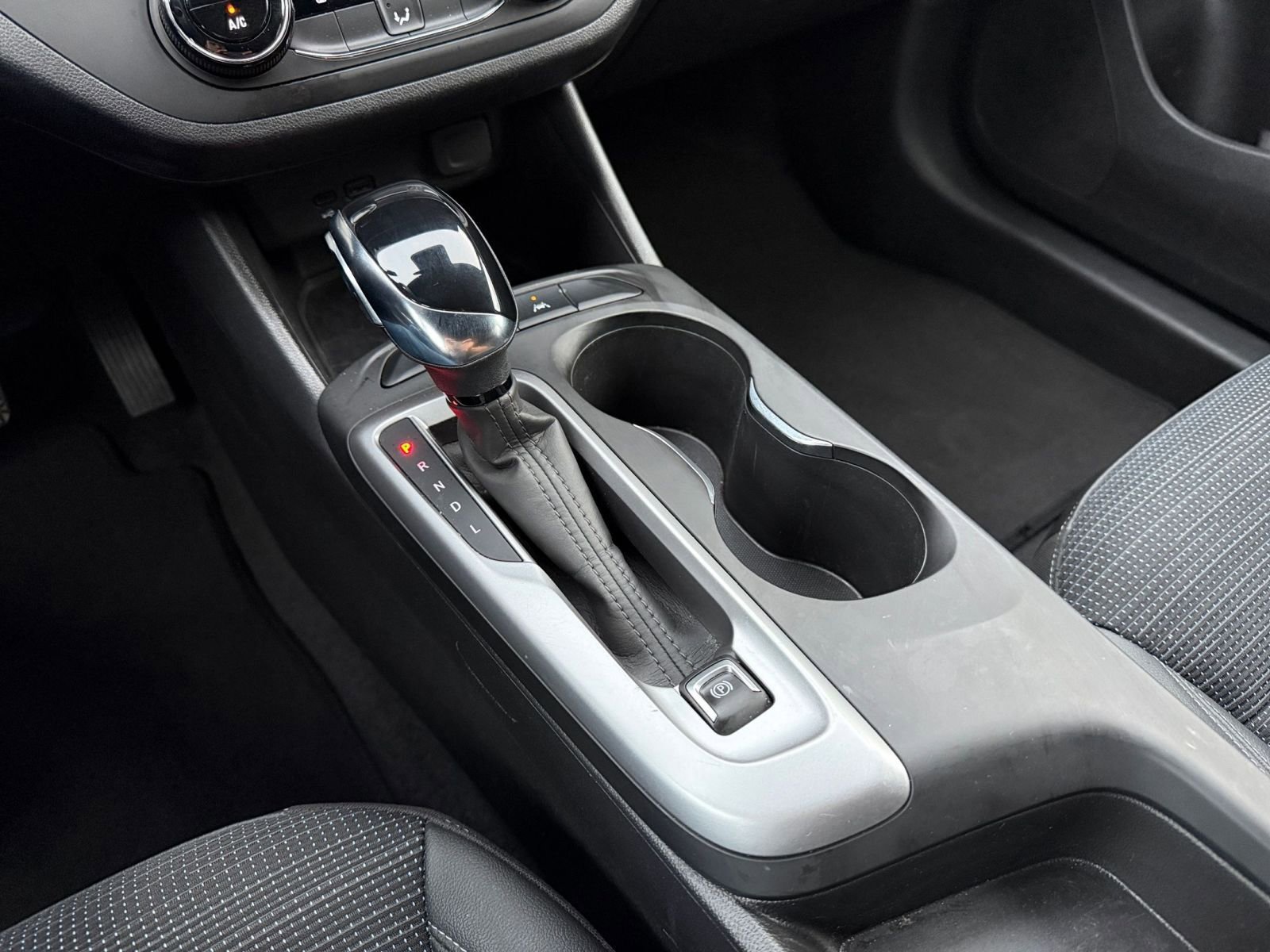 Used 2025 Buick Envista Preferred image 41