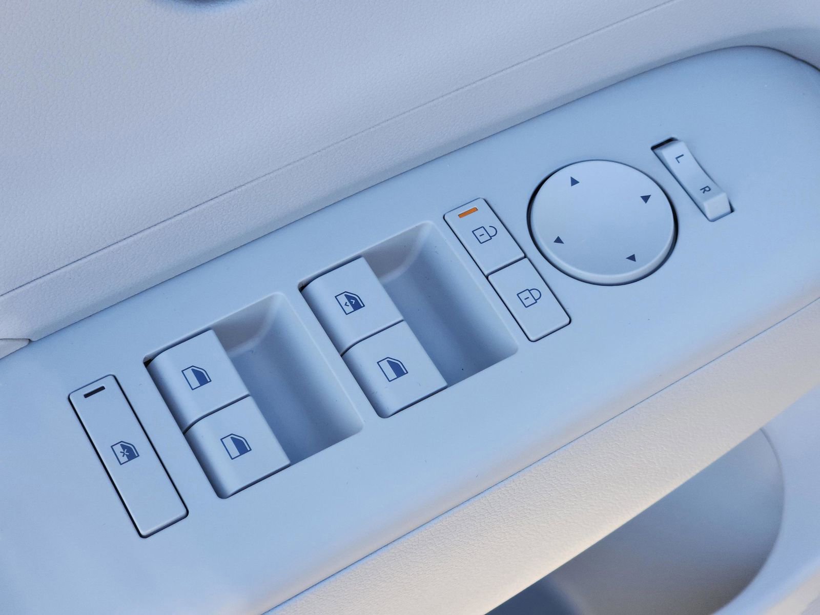 New 2026 Hyundai Kona SE image 12