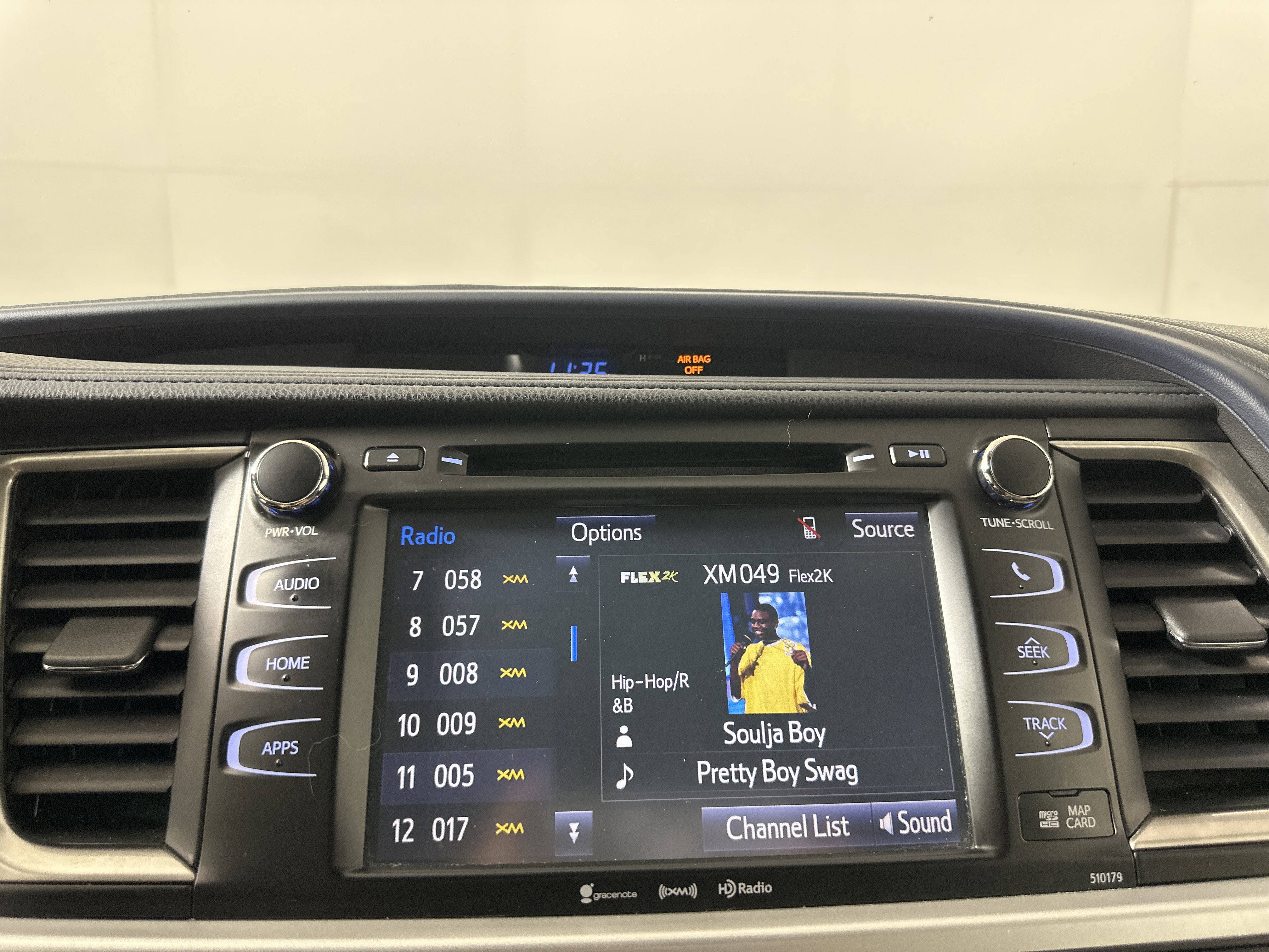 Used 2017 Toyota Highlander AWD V6 image 14