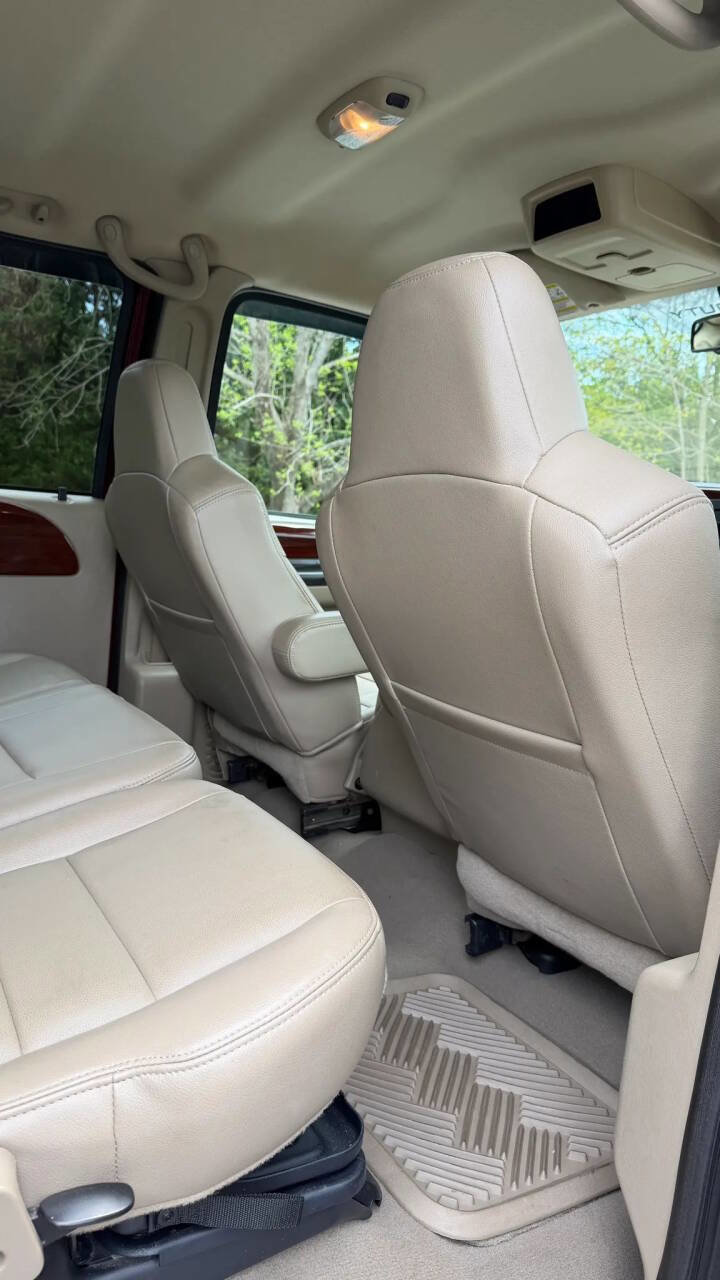 Used 2006 Ford F350 Lariat image 25