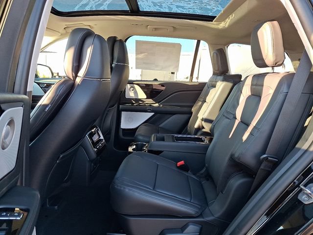 Used 2026 Lincoln Aviator Reserve AWD/4WD image 5