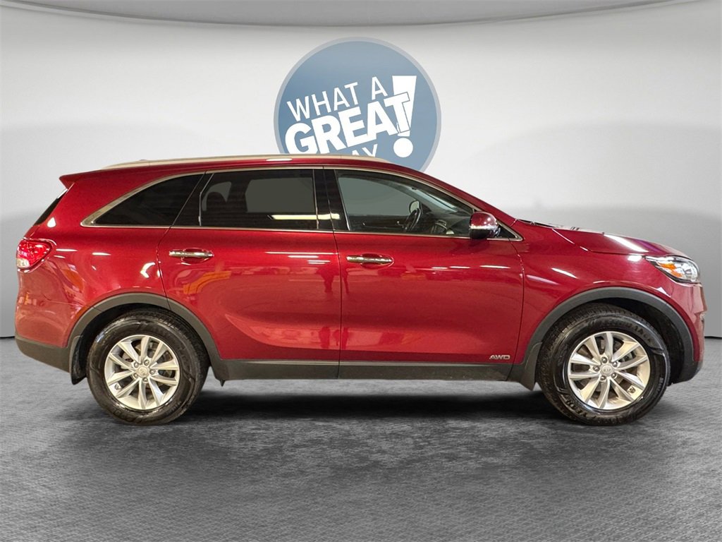 Used 2017 Kia Sorento LX w/ LX Convenience Package image 2
