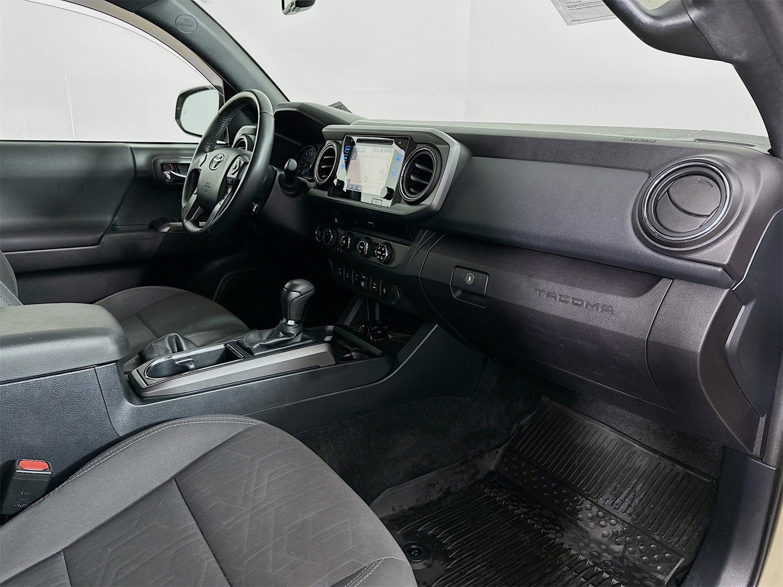 Used 2018 Toyota Tacoma TRD Sport w/ Technology Package image 27