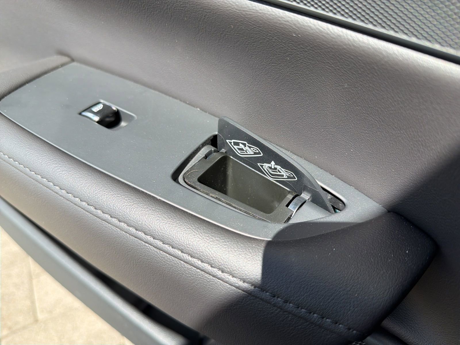 Certified 2025 Volvo S90 B6 Plus w/ Protection Package Premier image 91