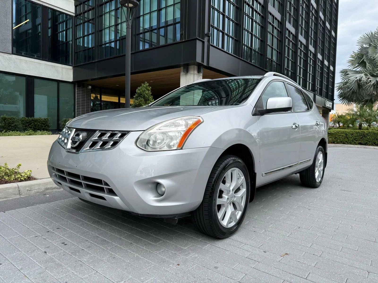 Used 2013 Nissan Rogue SL image 1