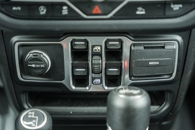 Used 2025 Jeep Wrangler Unlimited Sahara AWD/4WD image 32