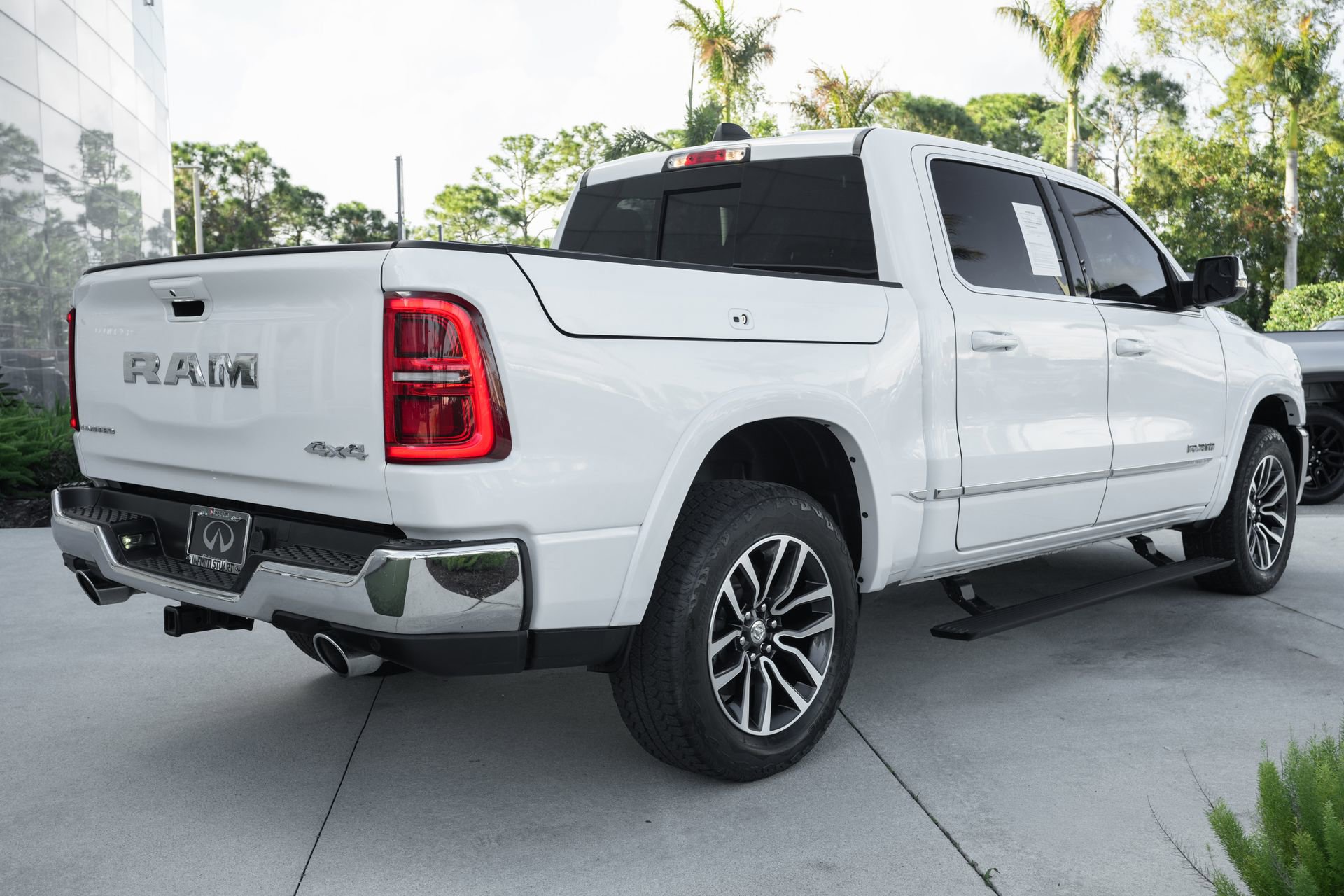 Used 2025 RAM 1500 Limited AWD/4WD image 27