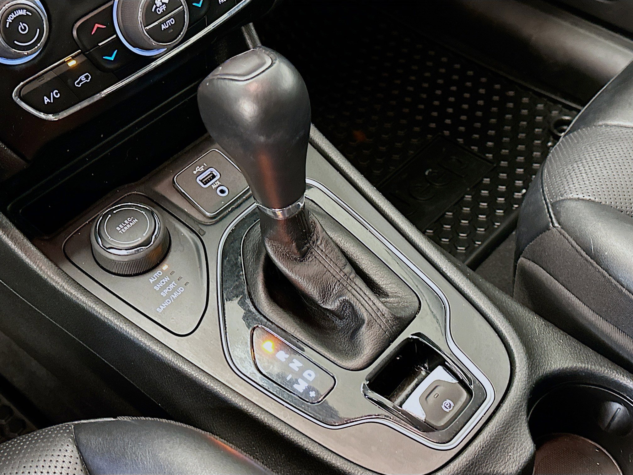 Used 2023 Jeep Cherokee Altitude Lux image 25