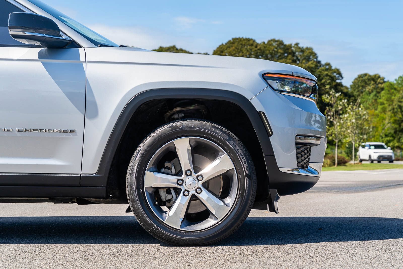 Used 2021 Jeep Grand Cherokee L Limited AWD/4WD image 9