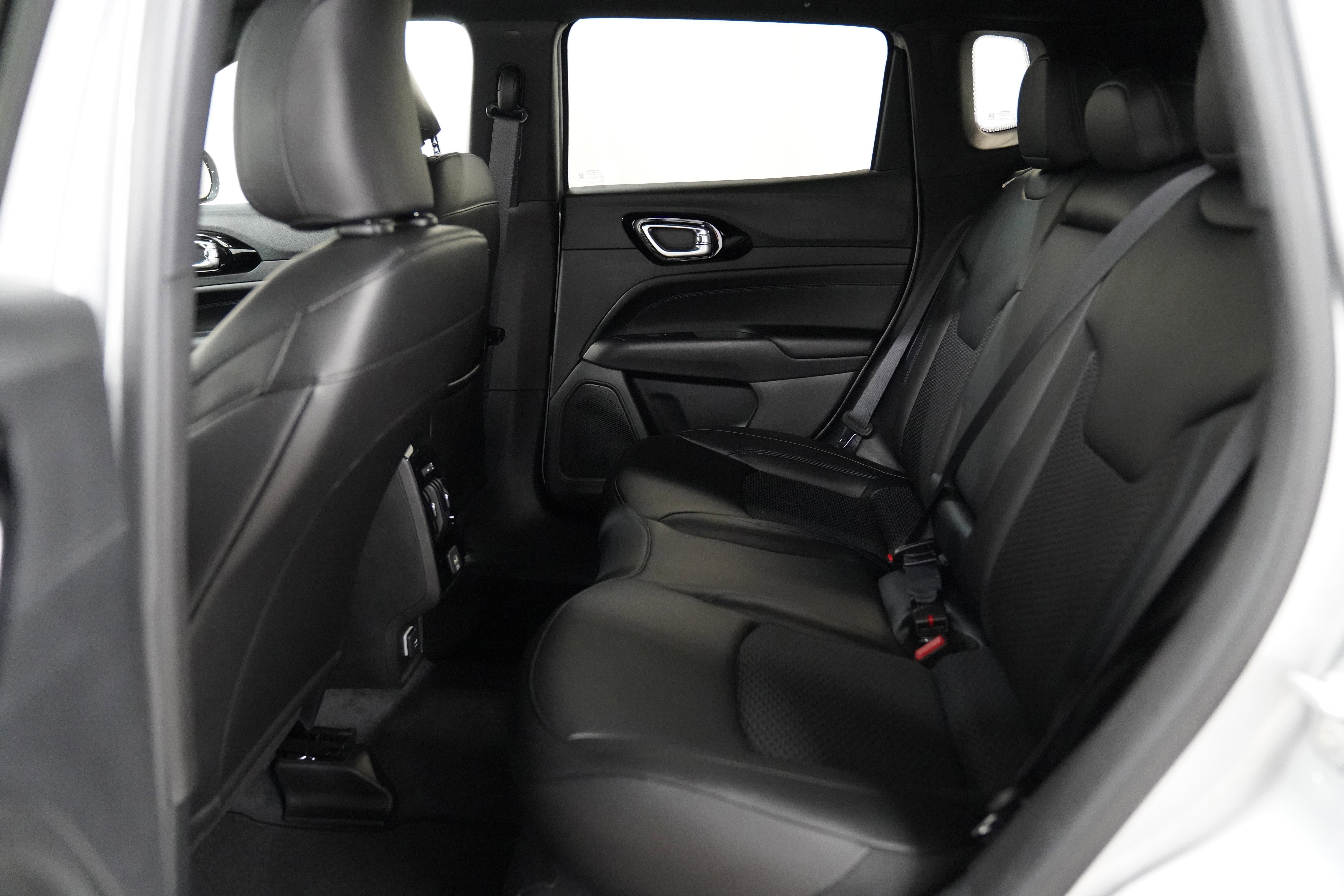 New 2026 Jeep Compass Latitude image 5