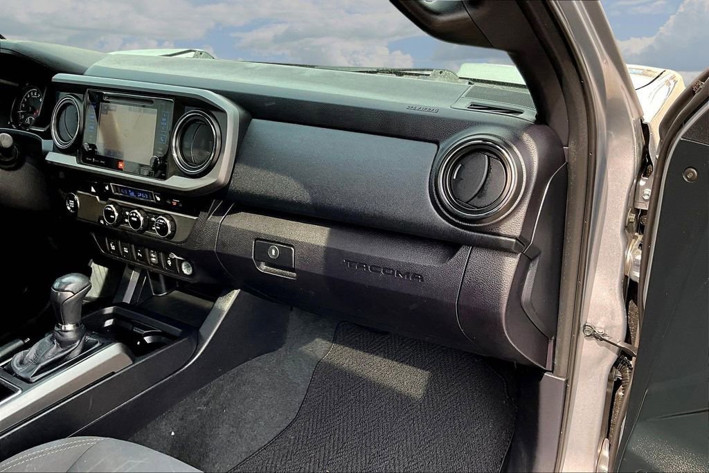 Used 2016 Toyota Tacoma TRD Sport image 27
