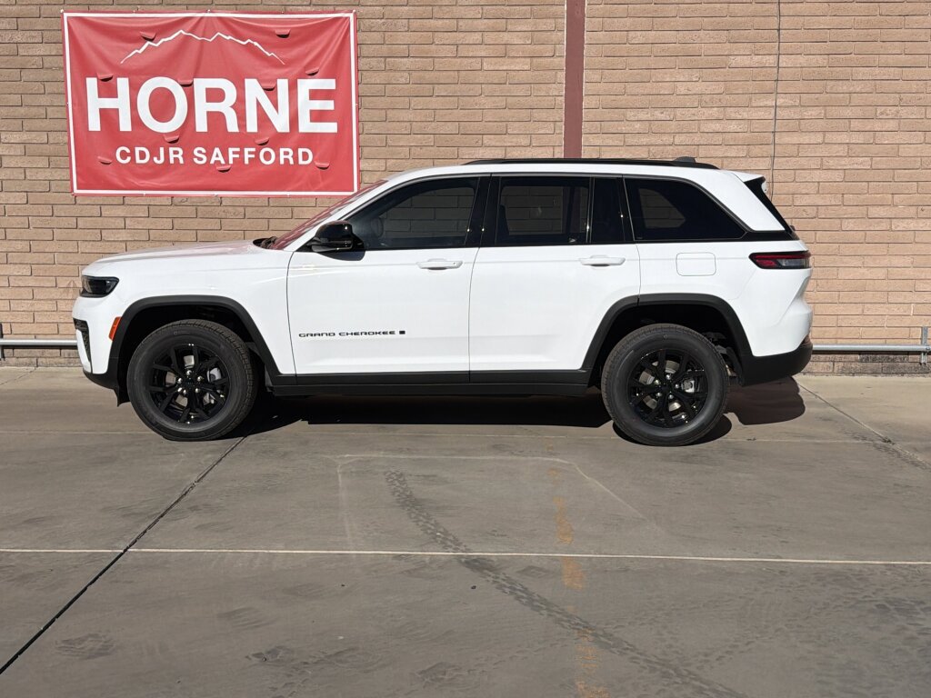 New 2026 Jeep Grand Cherokee Altitude image 2