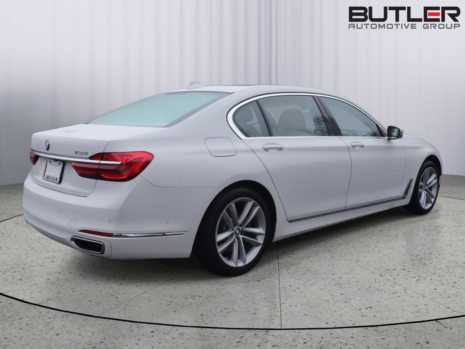 Used 2016 BMW 750i image 6