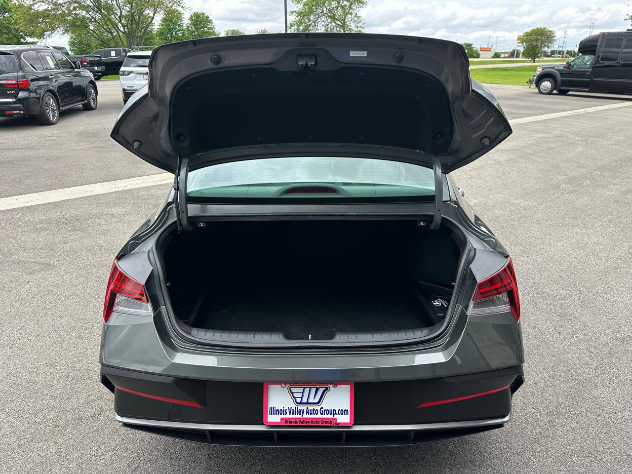 Used 2025 Hyundai Elantra SEL w/ Cargo Package FWD image 15