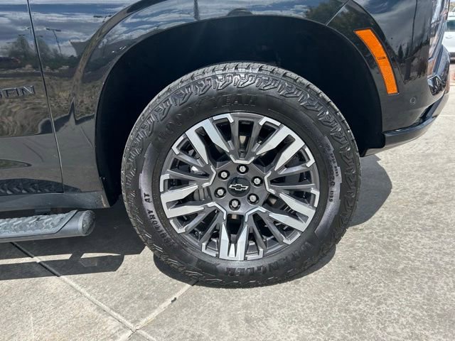 Used 2025 Chevrolet Suburban Z71 AWD/4WD image 34