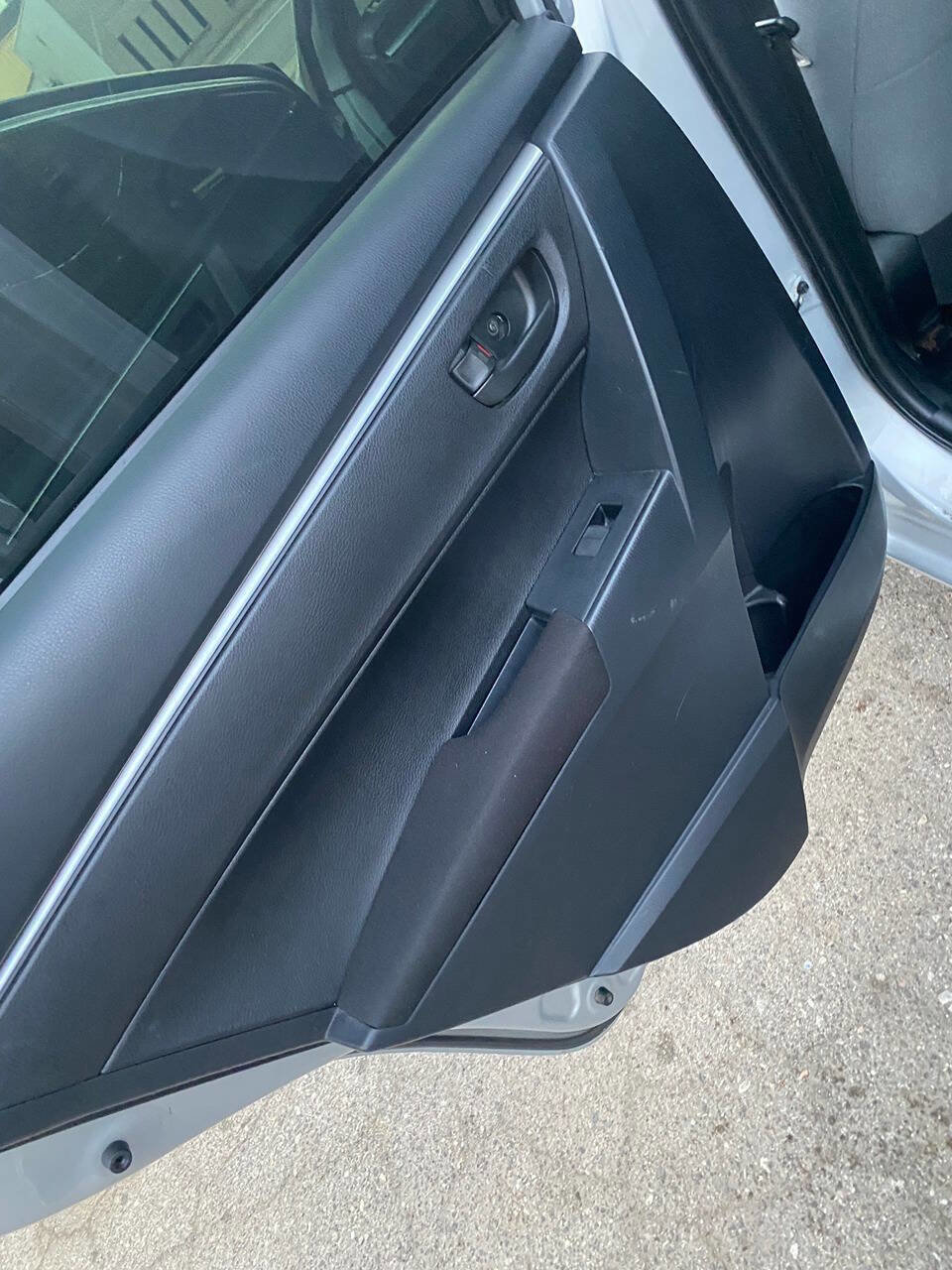 Used 2014 Toyota Corolla L FWD image 35