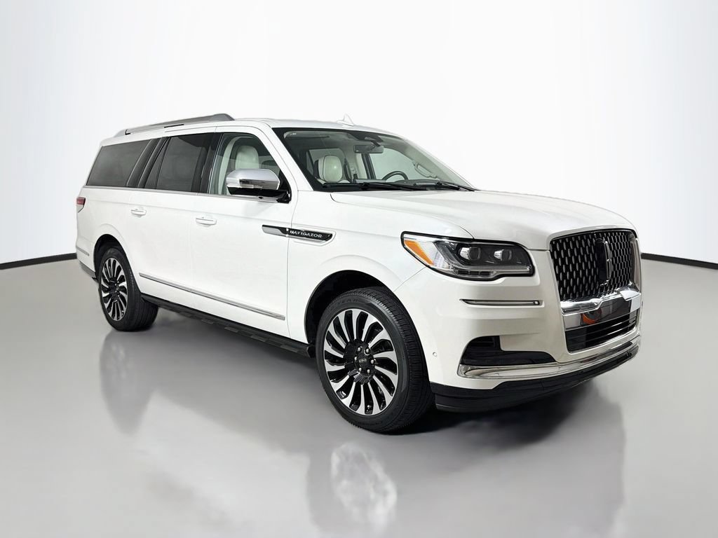 Used 2023 Lincoln Navigator L Black Label AWD/4WD image 3