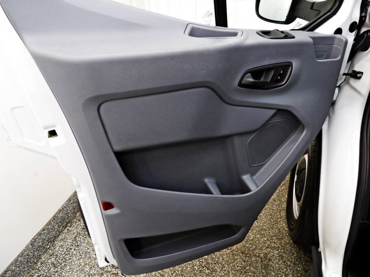 Used 2016 Ford Transit 150 XL RWD image 6