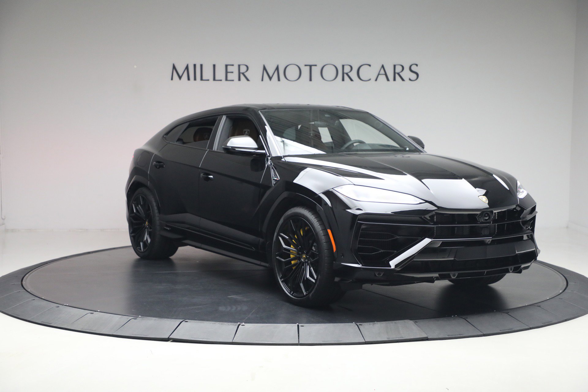 Used 2025 Lamborghini Urus SE AWD/4WD image 11