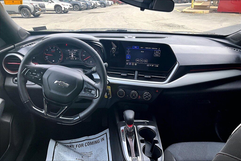 Used 2024 Chevrolet Trax RS FWD image 7