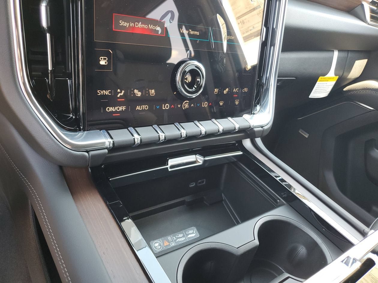 New 2026 GMC Yukon XL Denali w/ Denali Reserve Package AWD/4WD image 23