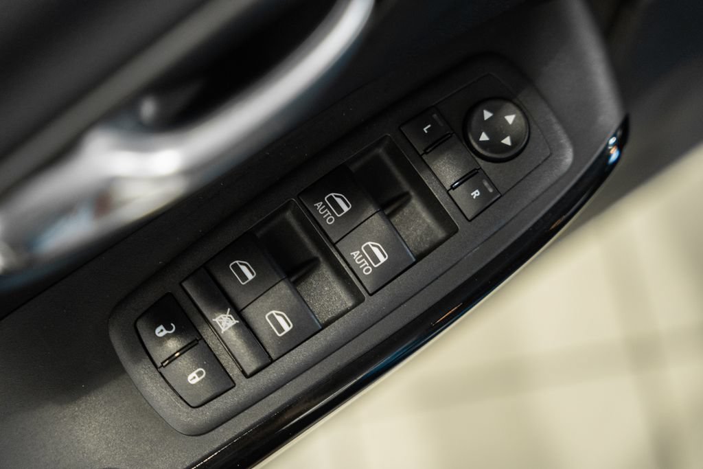Certified 2023 Jeep Cherokee Altitude Lux AWD/4WD image 40