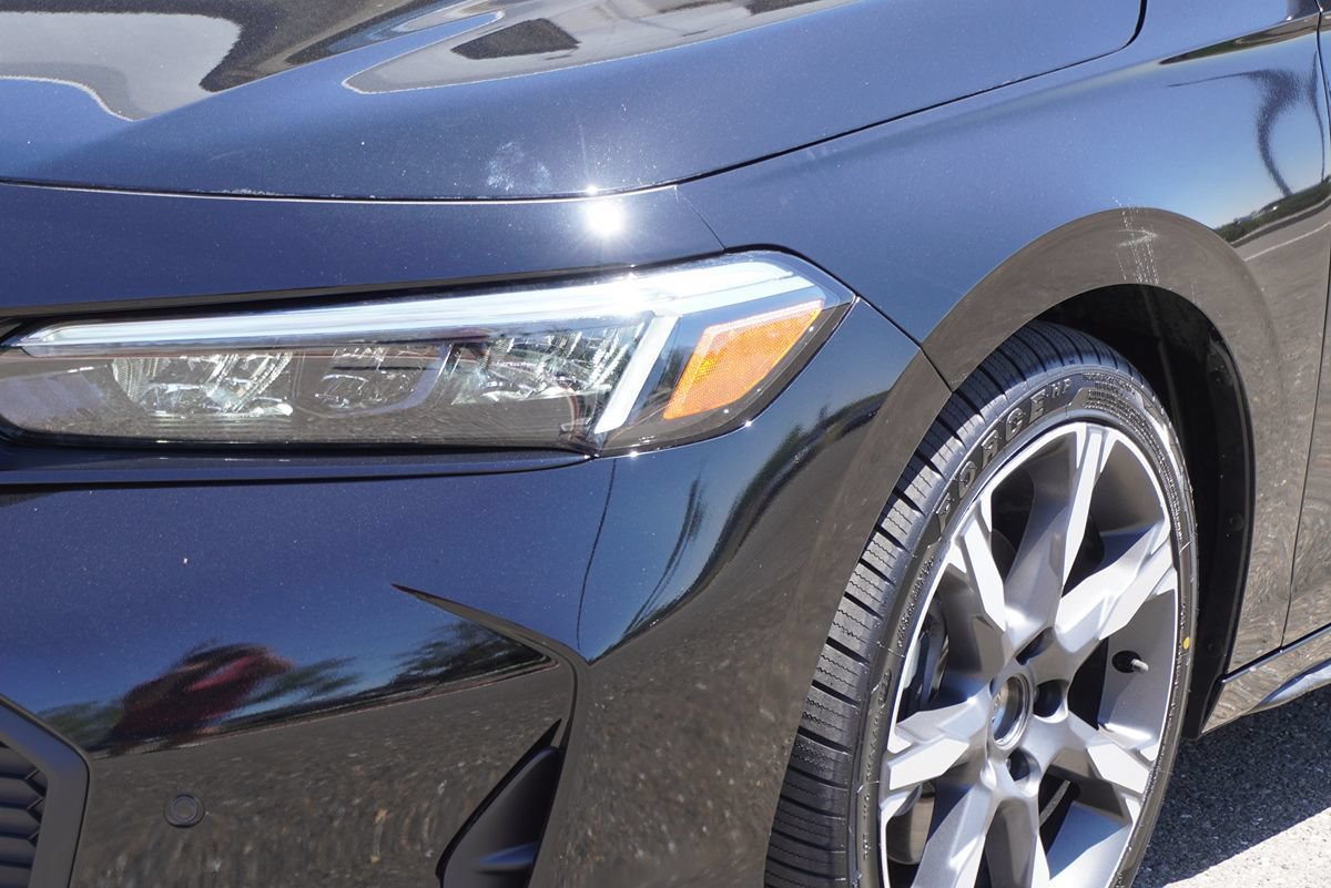 Used 2025 Honda Civic Sport Touring image 2