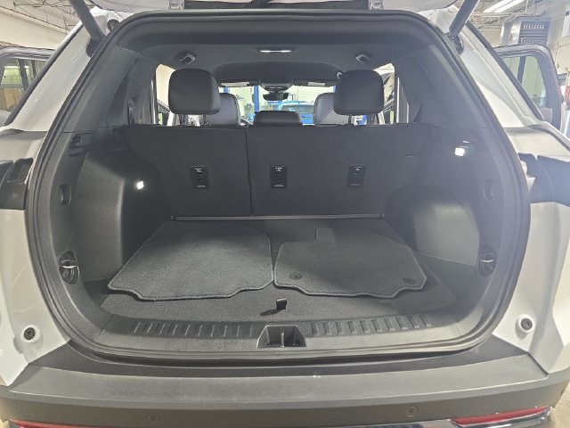 New 2026 Chevrolet Equinox RS w/ Convenience Package III FWD image 15