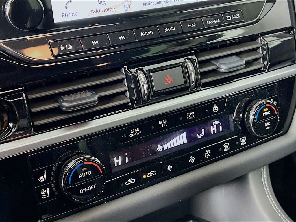 Used 2025 Nissan Pathfinder Platinum image 14