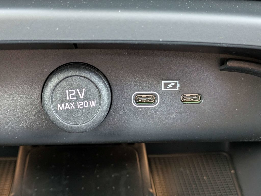 New 2026 Volvo XC40 B4 Core FWD image 28