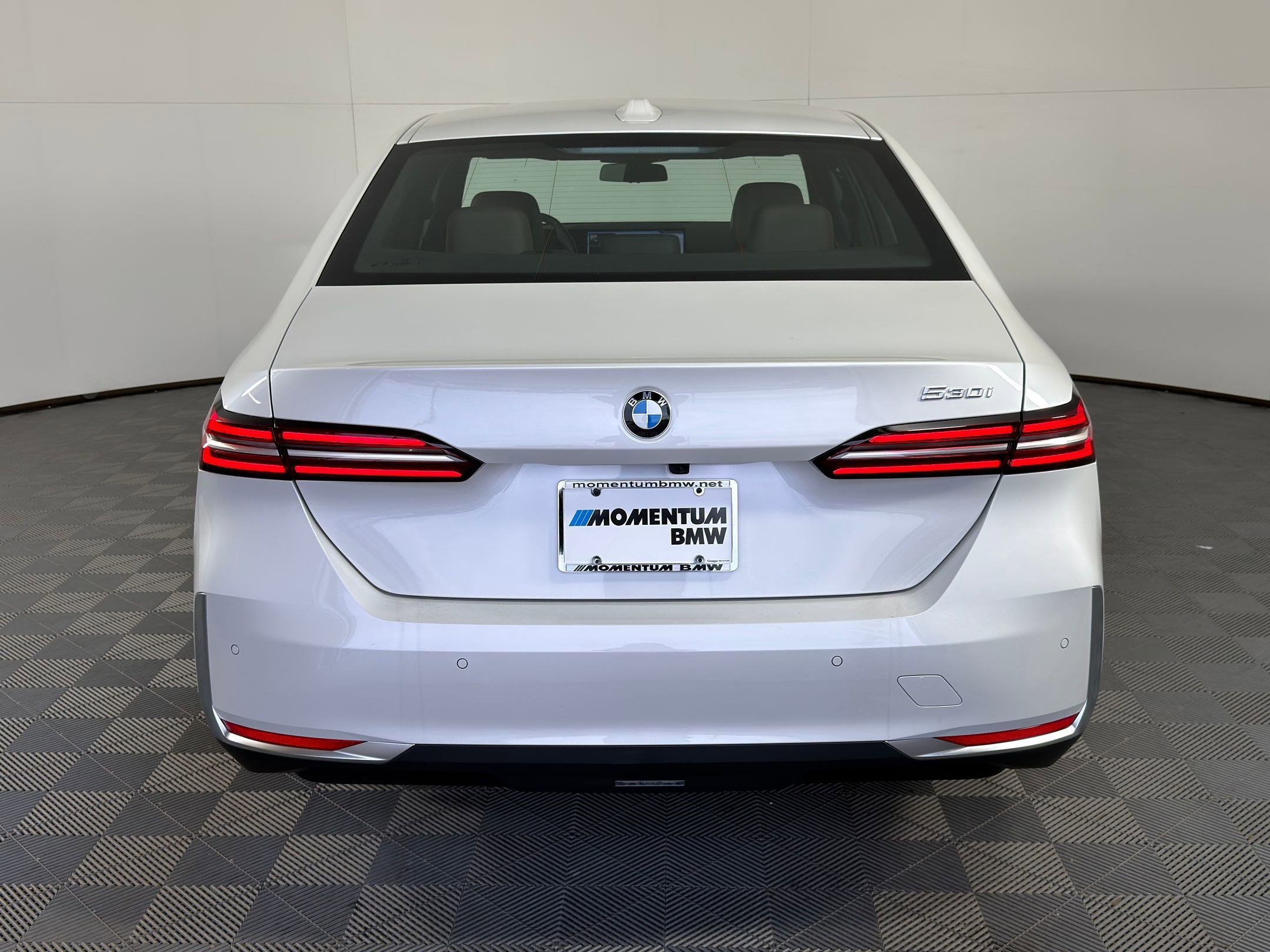 Used 2026 BMW 530i w/ Convenience Package RWD image 8