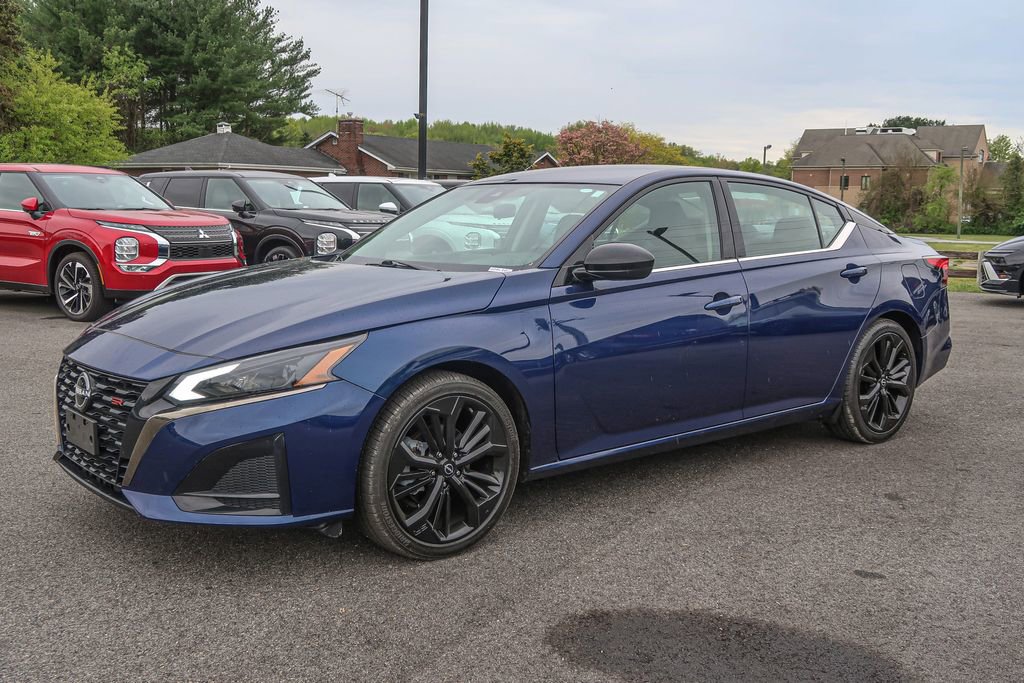 Used 2023 Nissan Altima 2.5 SR FWD image 1