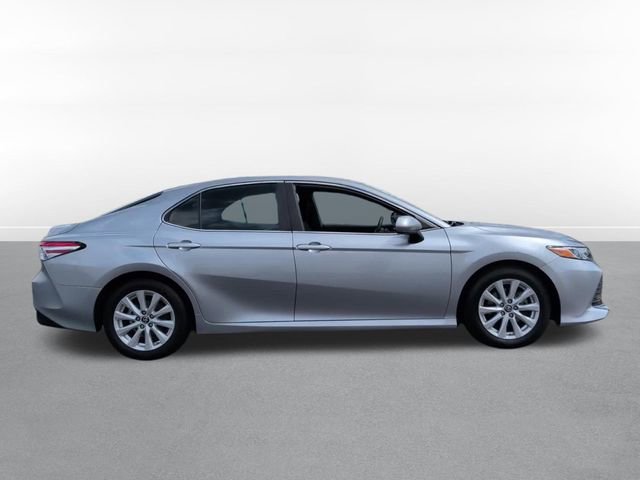 Used 2019 Toyota Camry LE image 3