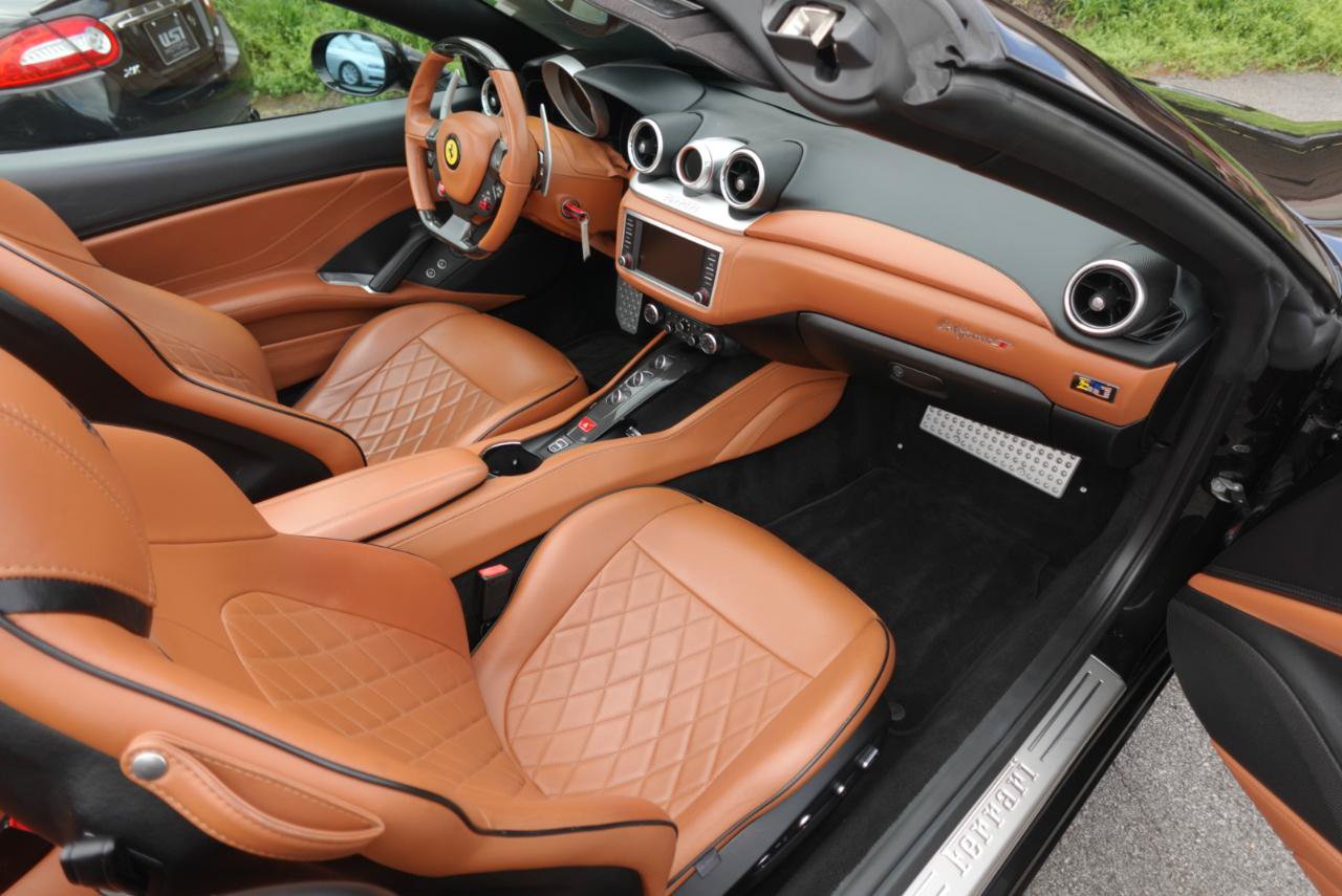 Used 2015 Ferrari California T RWD image 11