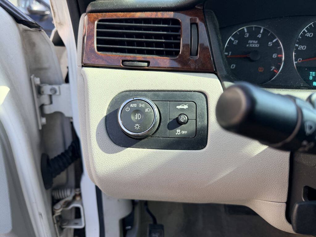 Used 2006 Chevrolet Impala LT FWD image 12
