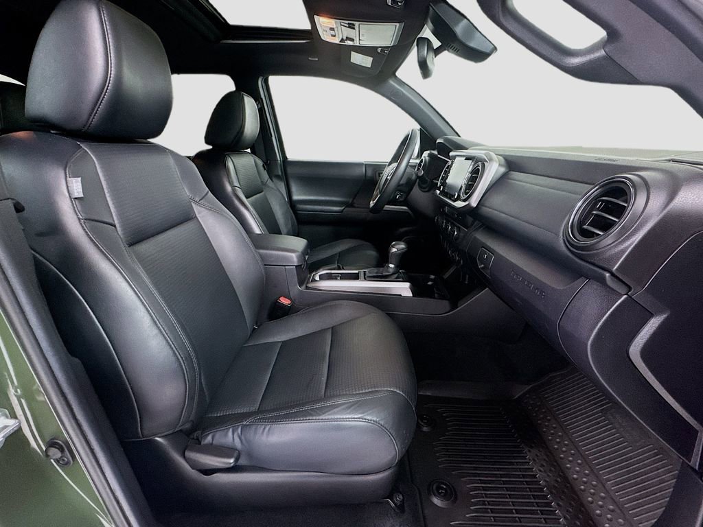 Used 2021 Toyota Tacoma Limited image 29