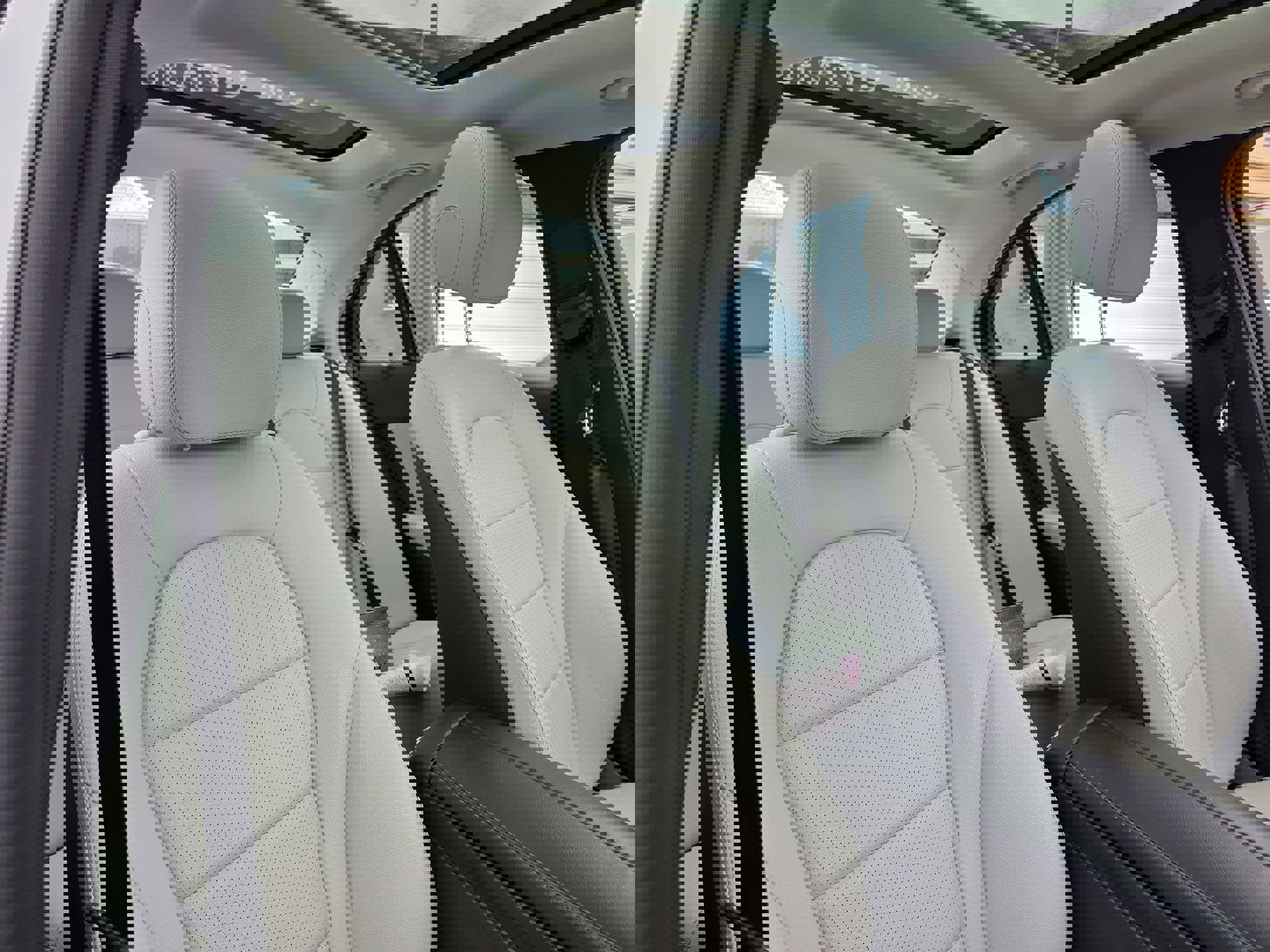 Used 2016 Mercedes-Benz C 350e Sedan w/ Multimedia Package image 11