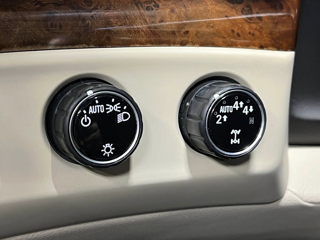 Used 2017 Cadillac Escalade Luxury AWD/4WD image 37