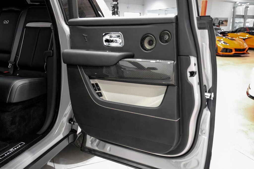 Used 2023 Rolls-Royce Cullinan Black Badge w/ Driver's Package image 61