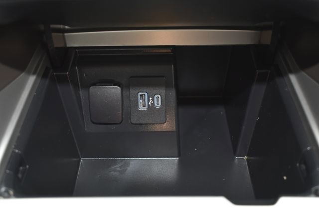 Used 2022 Ford Explorer Platinum w/ Equipment Group 601A AWD/4WD image 34