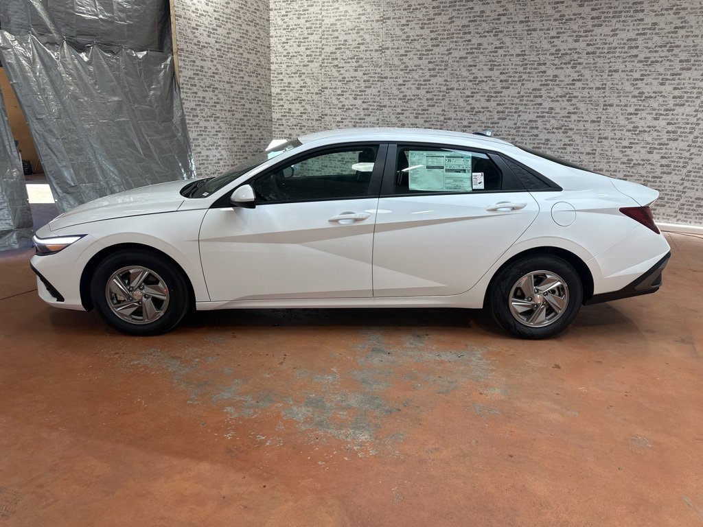 New 2026 Hyundai Elantra SE image 4