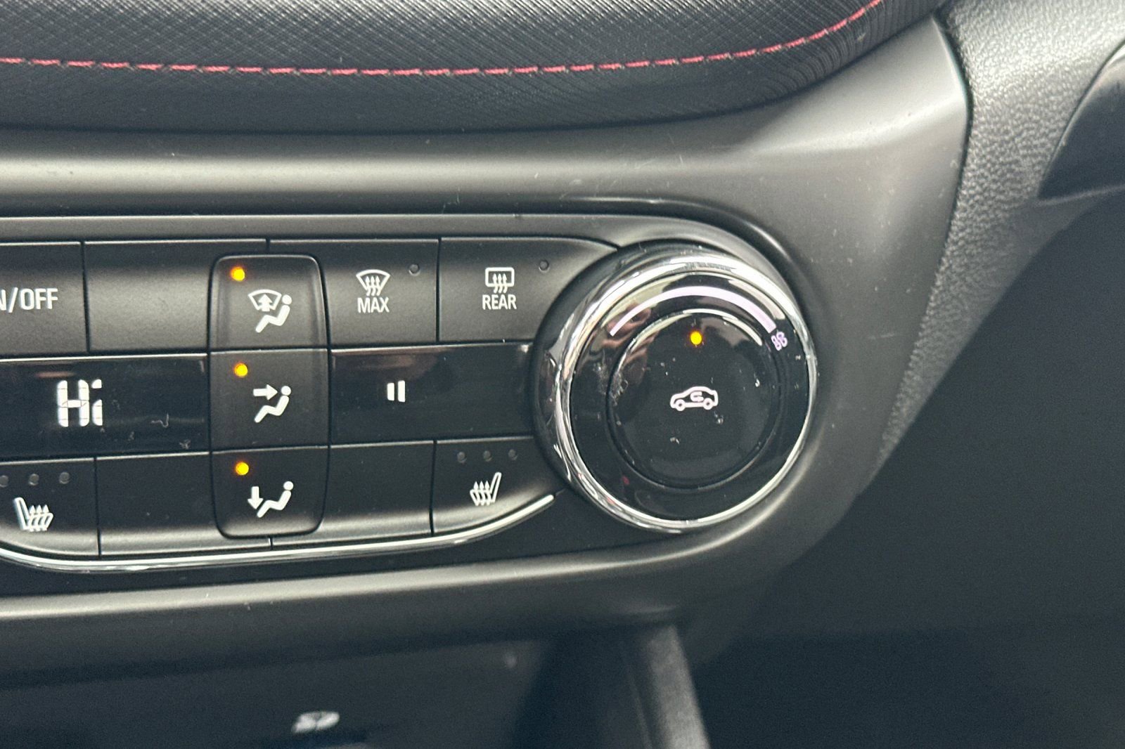 Used 2023 Chevrolet TrailBlazer RS w/ Sun and Liftgate Package image 29