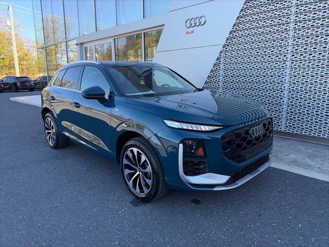 New 2026 Audi Q3 quattro 2.0T AWD/4WD image 1