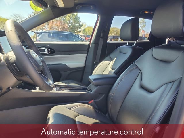 Used 2024 Jeep Compass Limited image 12