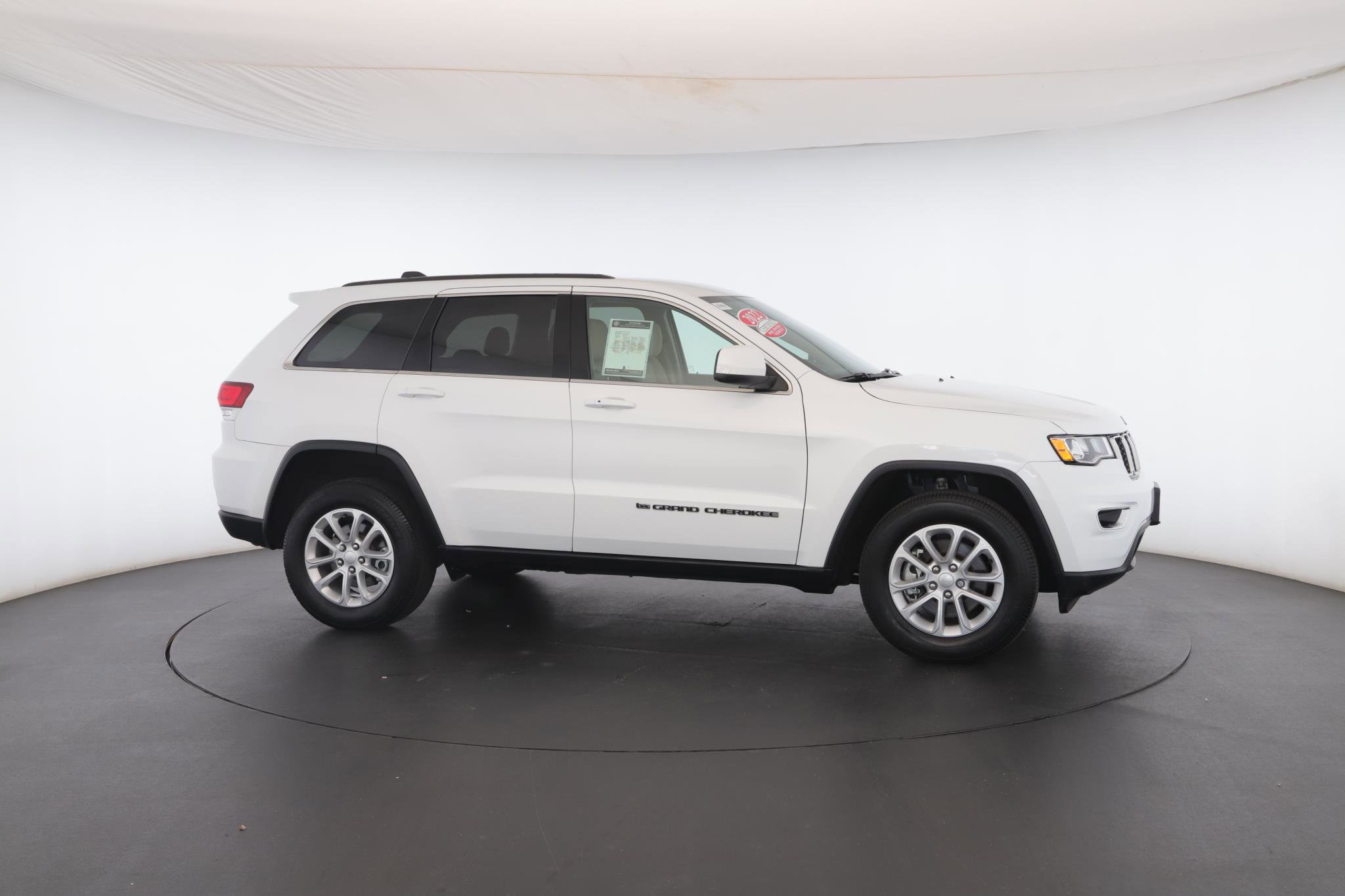 Used 2022 Jeep Grand Cherokee Laredo E image 29